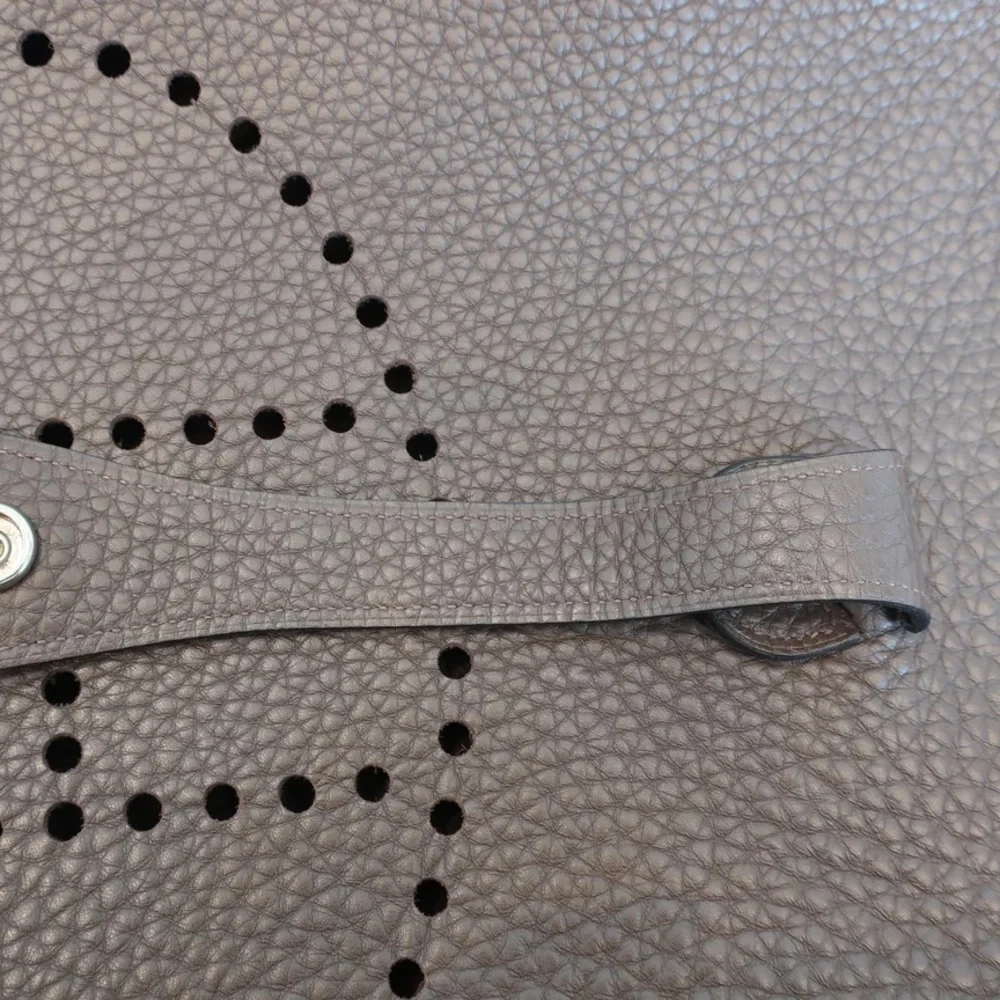 AUTHENTIC HERMES EVELYNE GM Chocolate brown clemence leather crossbody - Picture 3 of 15